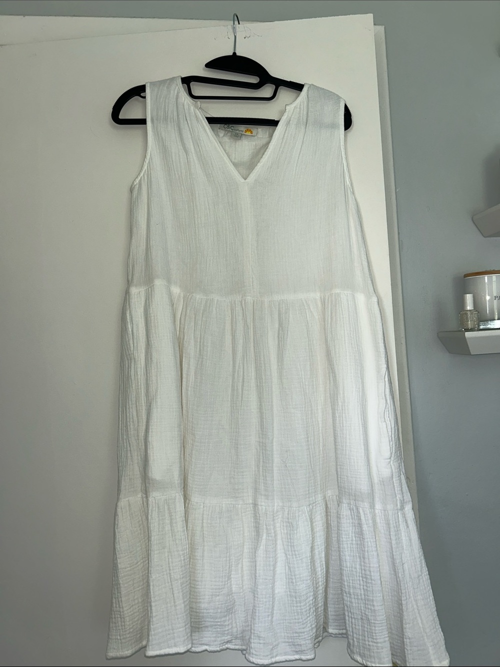 C&C California White Sleeveless Tiered V-Neck Cotton Dress